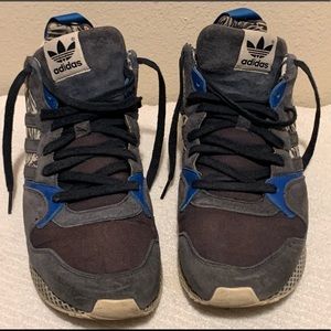 Men’s adidas sneaks